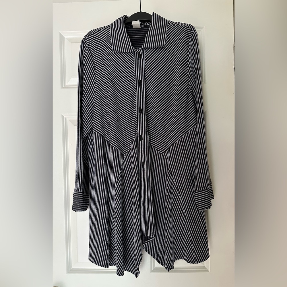 Moonlight Y&S Fashion Black and Gray Stripped Shirt. Size Large